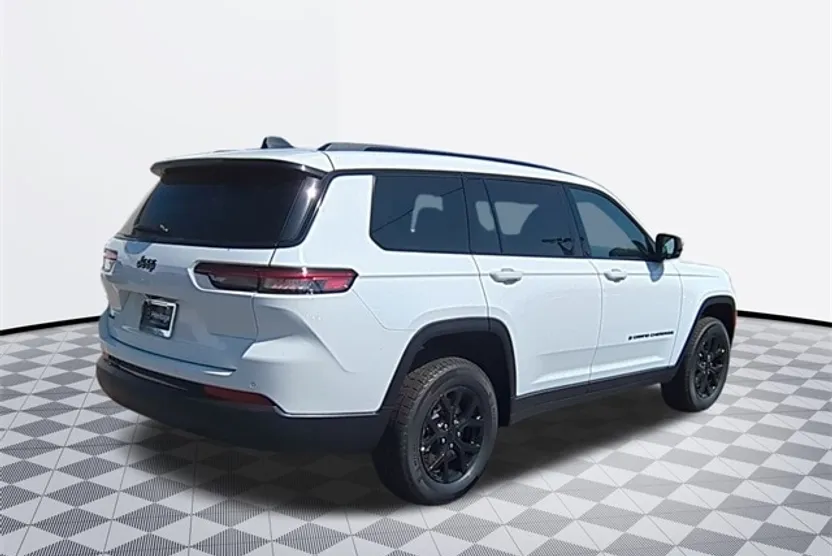 2025 Jeep Grand Cherokee Laredo Sport photo 1