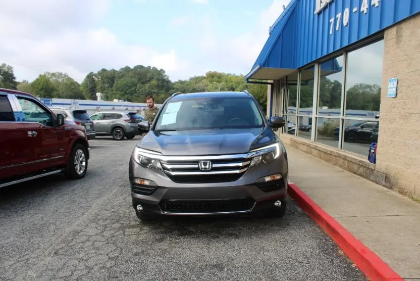 2018 Honda Pilot Touring photo 1