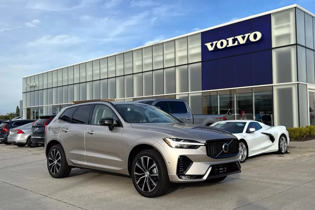 2025 Volvo XC60 B5 Plus photo 1