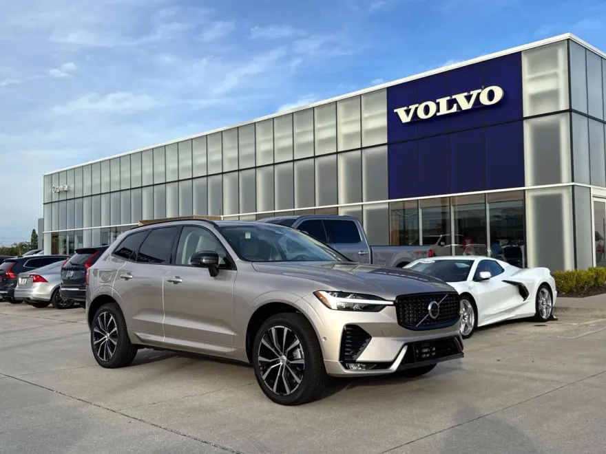 2025 Volvo XC60 B5 Plus photo 1