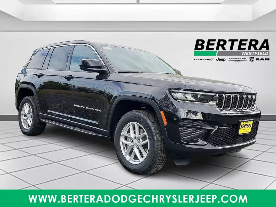 2025 Jeep Grand Cherokee Laredo photo 1