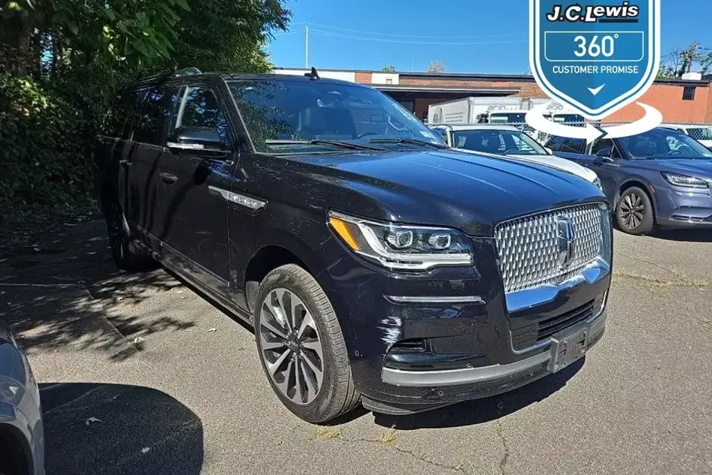 2023 Lincoln Navigator Reserve L photo 1