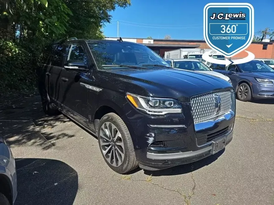 2023 Lincoln Navigator Reserve L photo 1