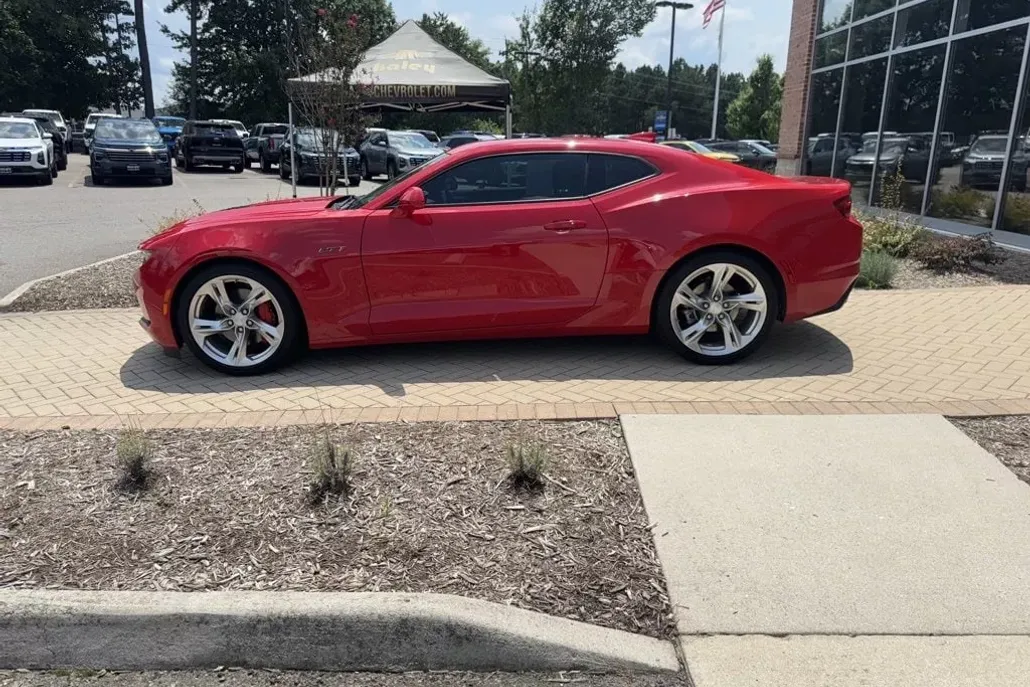 2023 Chevrolet Camaro LT1 photo 1