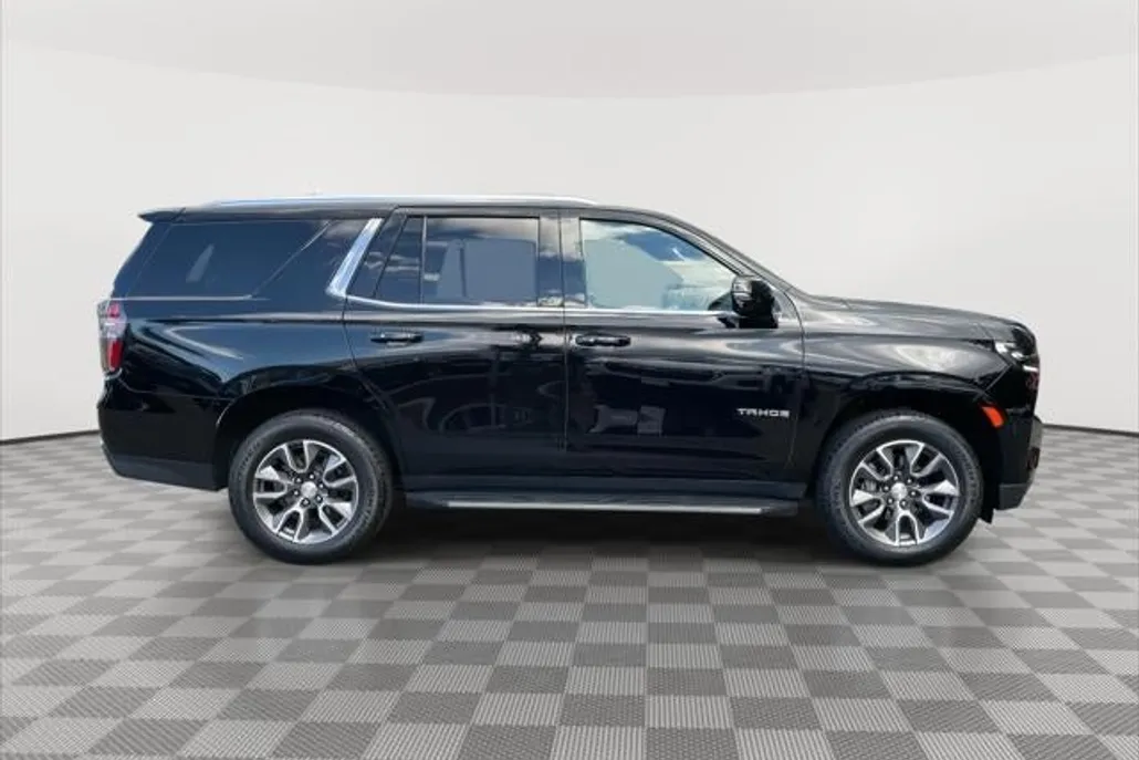 2023 Chevrolet Tahoe LT photo 1