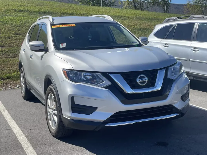 2020 Nissan Rogue AWD SV photo 1