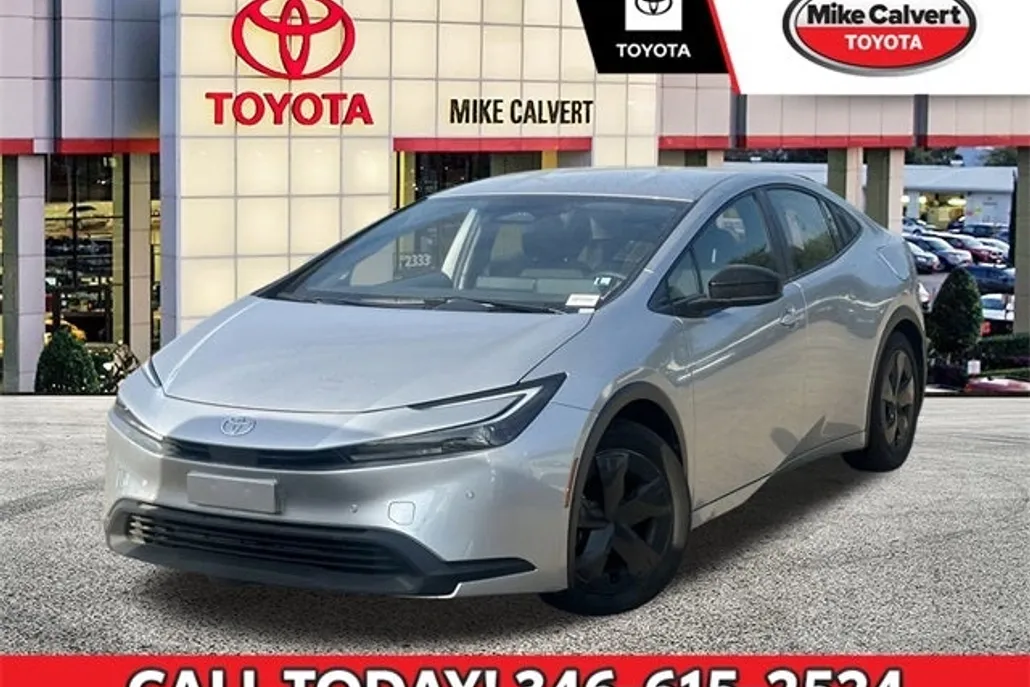 2025 Toyota Prius LE photo 1