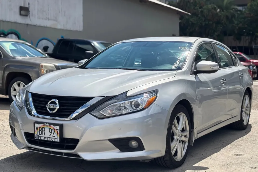 2016 Nissan Altima SL photo 1