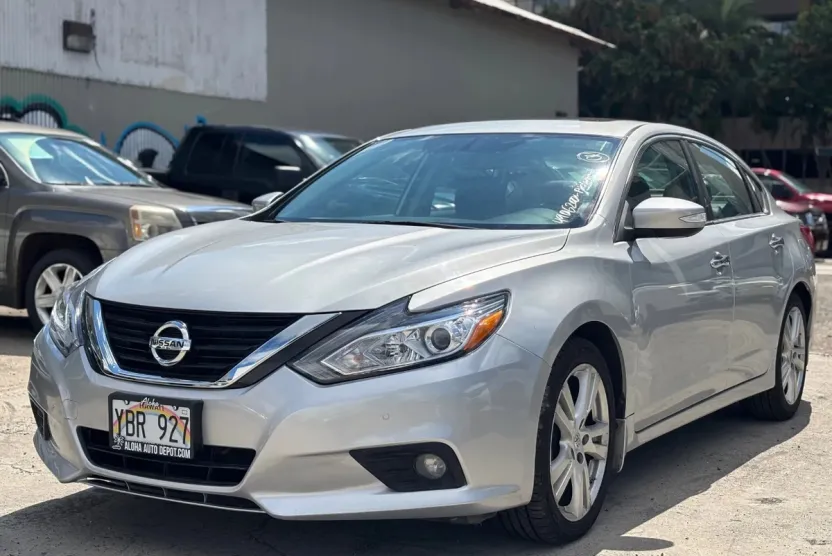 2016 Nissan Altima SL photo 1