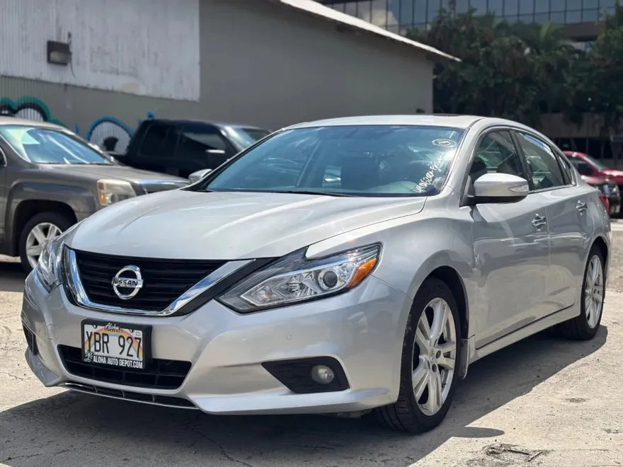 2016 Nissan Altima SL photo 1