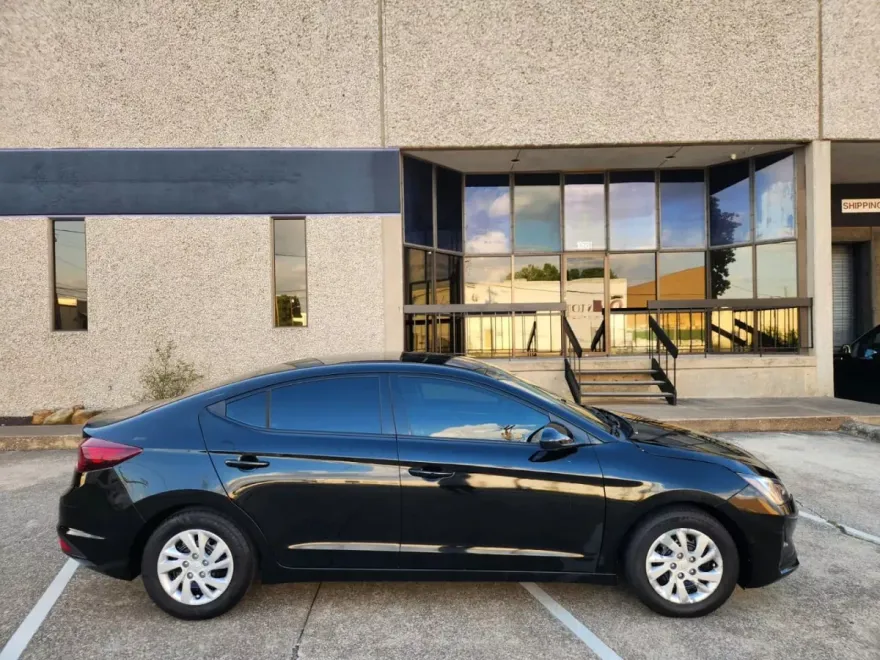 2020 Hyundai Elantra SE photo 1