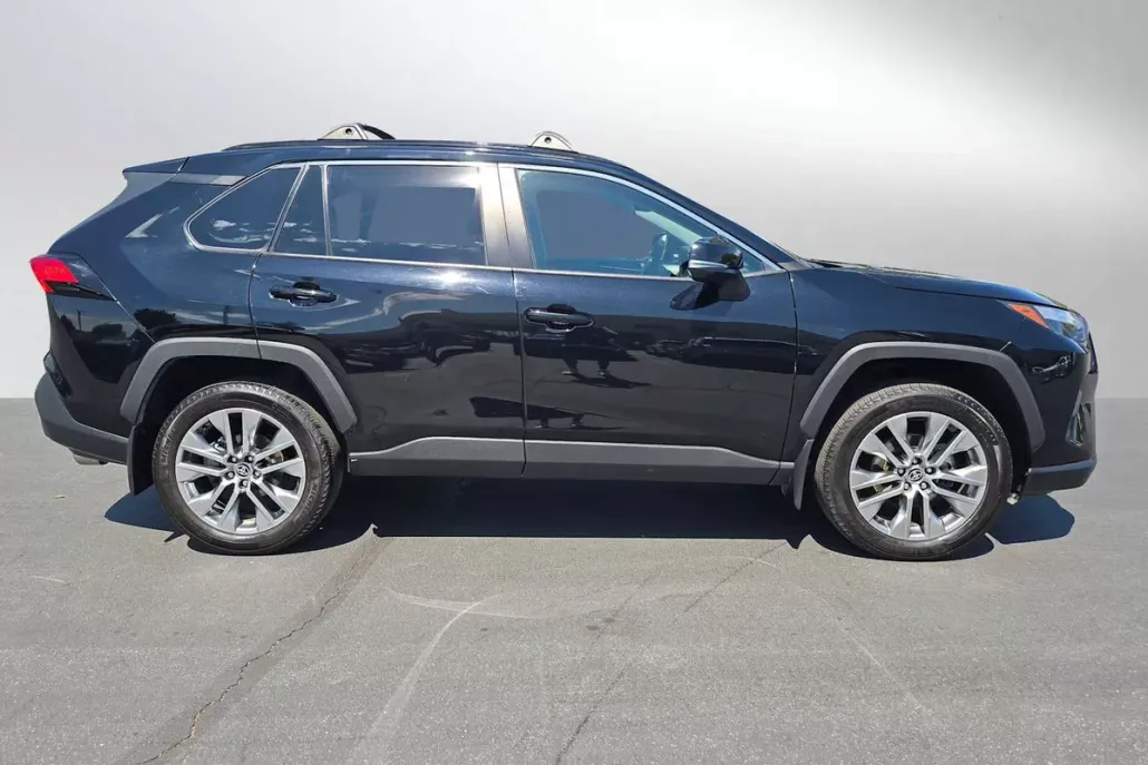 2022 Toyota RAV4 XLE Premium photo 1