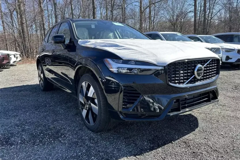 2025 Volvo XC60 Hybrid T8 Plus photo 1