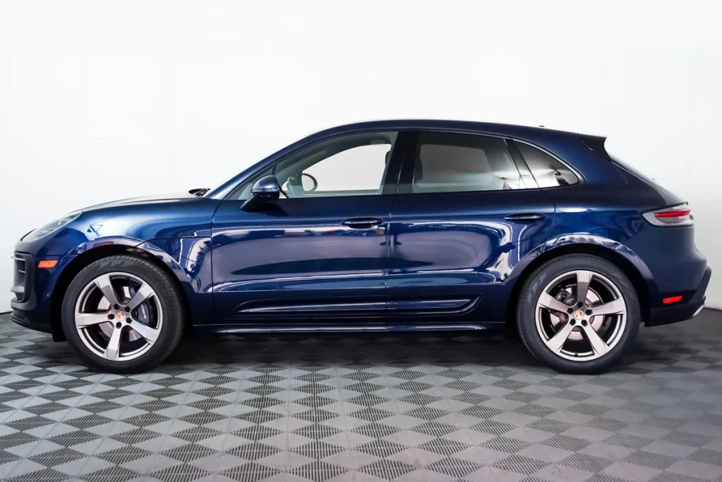 2022 Porsche Macan Base photo 1