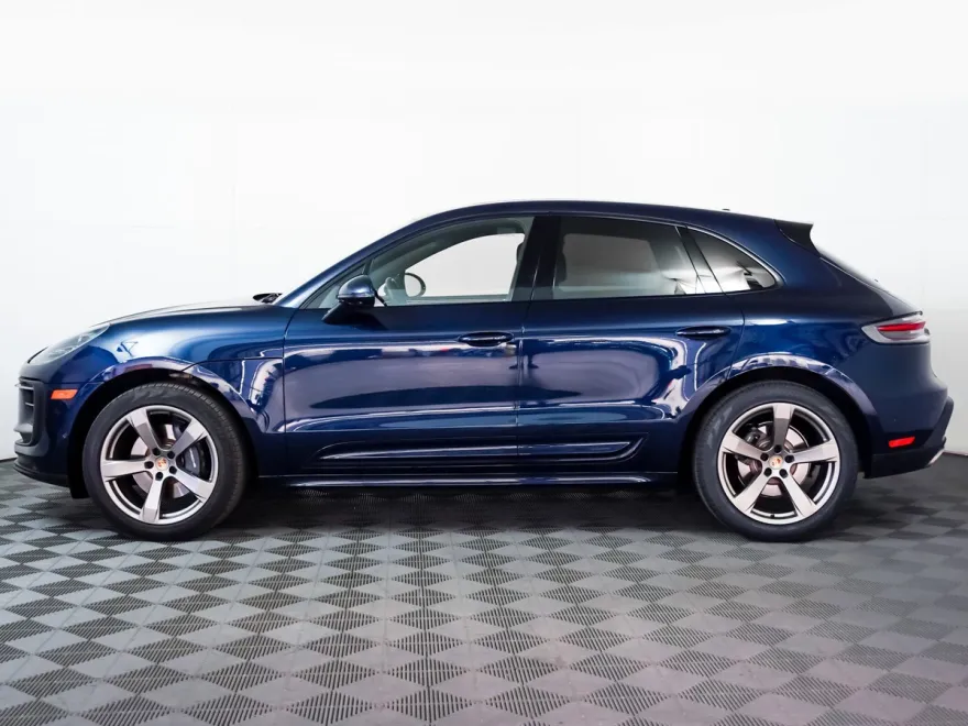2022 Porsche Macan Base photo 1