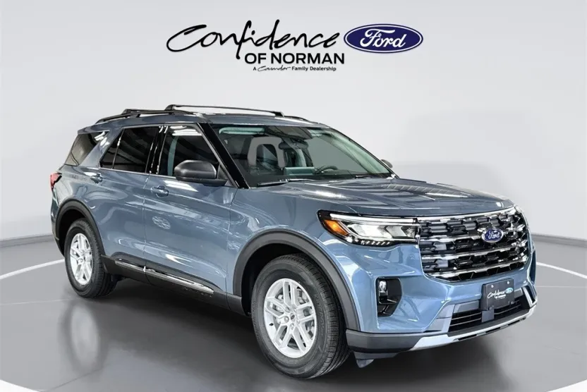 2025 Ford Explorer photo 1
