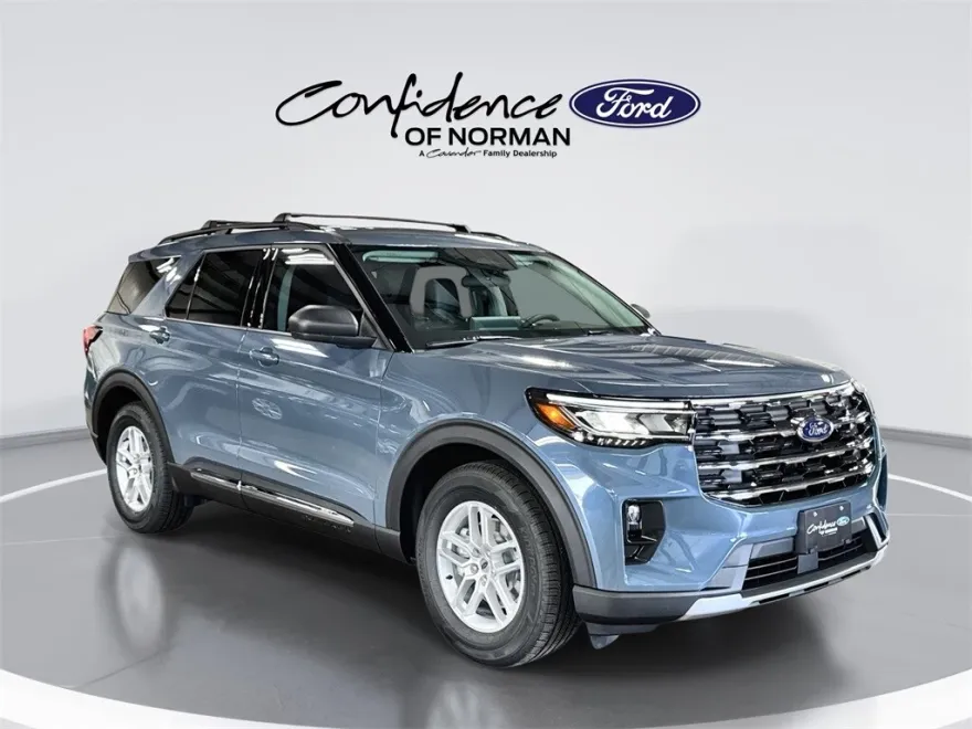 2025 Ford Explorer photo 1