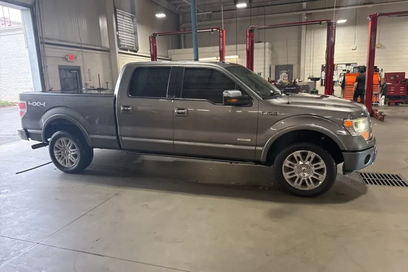 2014 Ford F-150 Platinum photo 1