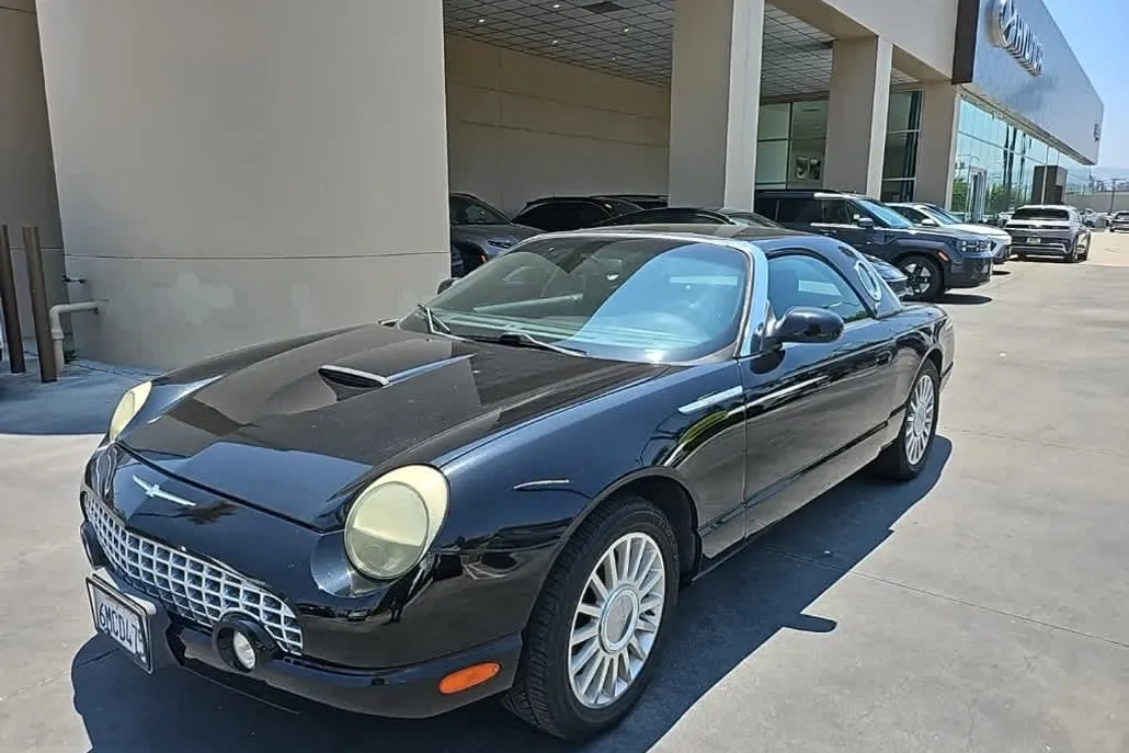 2005 Ford Thunderbird photo 1
