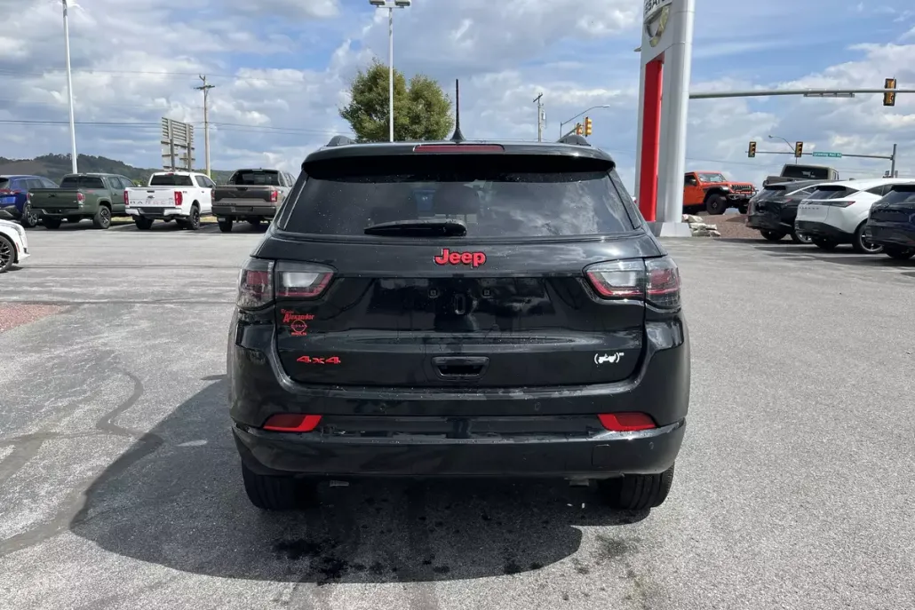 2023 Jeep Compass Limited photo 1