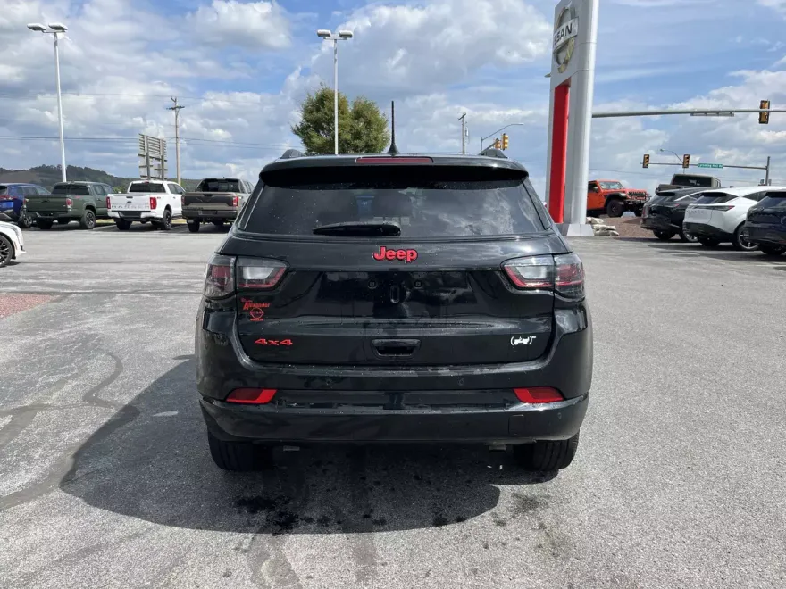 2023 Jeep Compass Limited photo 1