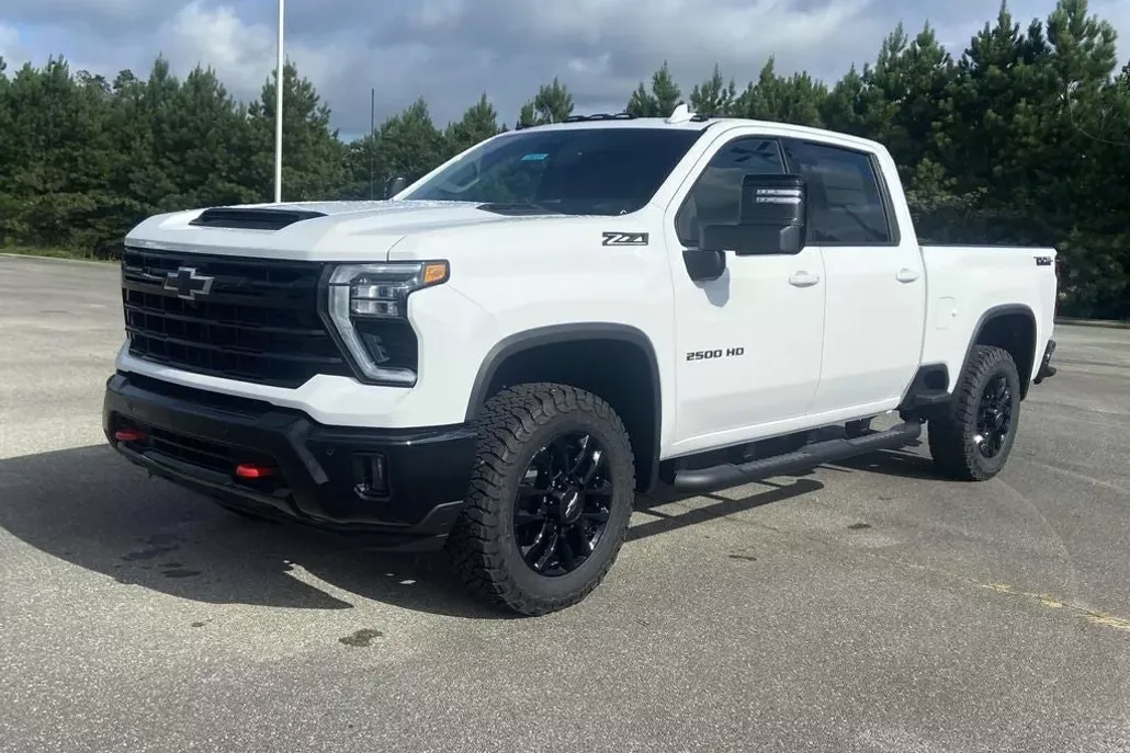 2025 Chevrolet Silverado 2500HD LTZ photo 1