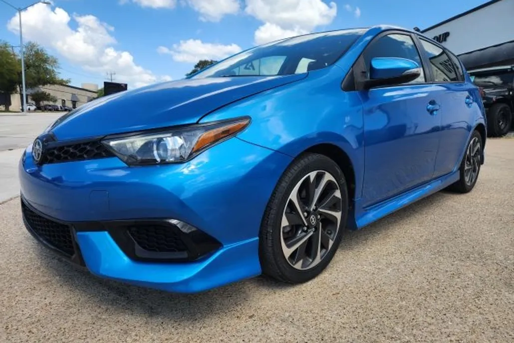 2016 Scion iM photo 1