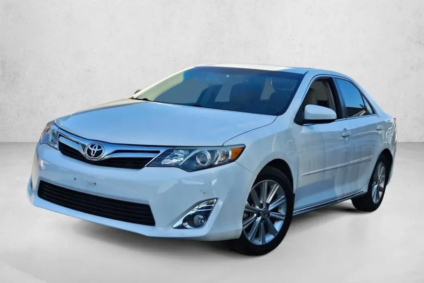 2013 Toyota Camry XLE photo 1