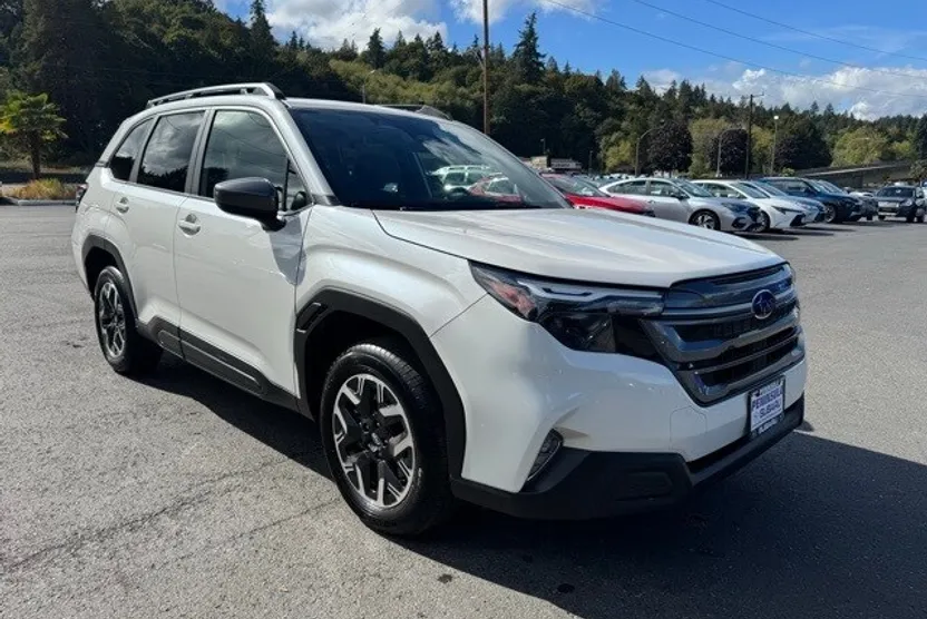 2025 Subaru Forester Premium photo 1