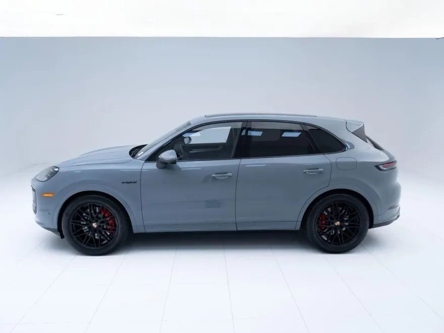 2025 Porsche Cayenne S E-Hybrid photo 1