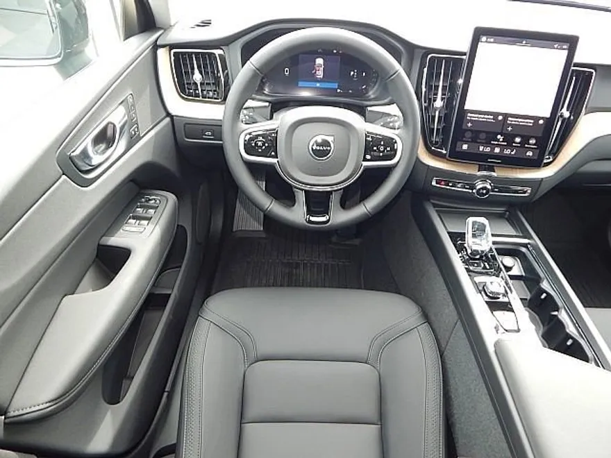 2026 Volvo XC60 B5 Plus photo 1