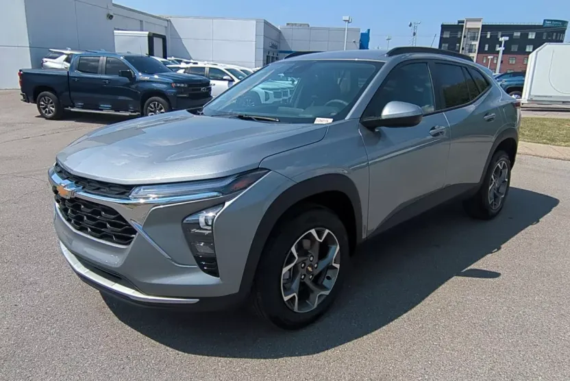 2026 Chevrolet Trax LT photo 1