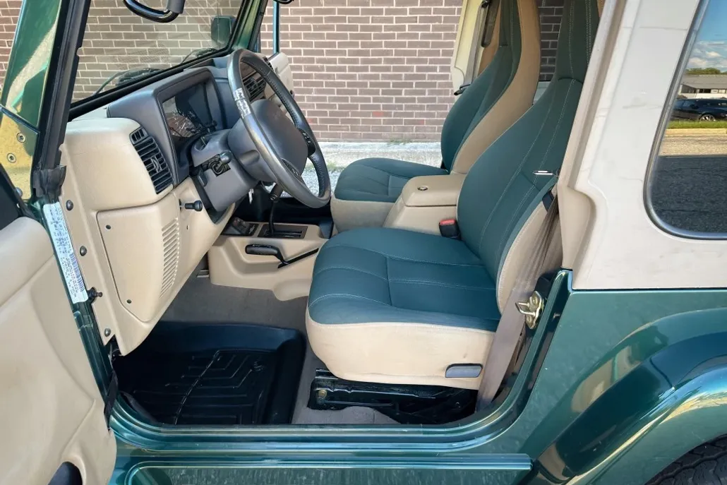 1999 Jeep Wrangler Sahara photo 1