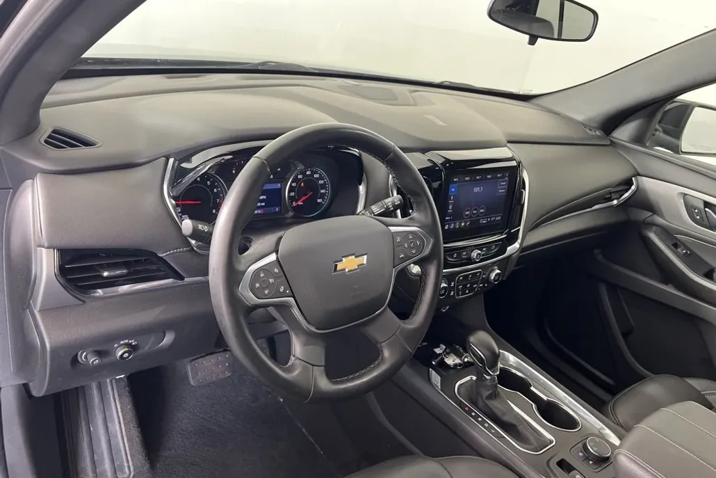 2023 Chevrolet Traverse Leather photo 1