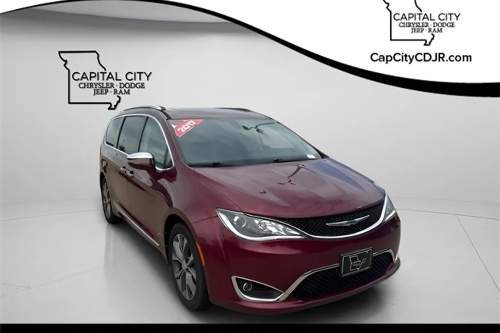 2017 Chrysler Pacifica Limited photo 1