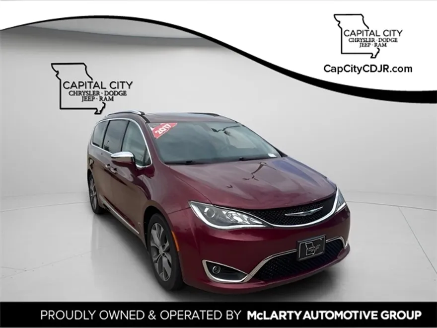 2017 Chrysler Pacifica Limited photo 1