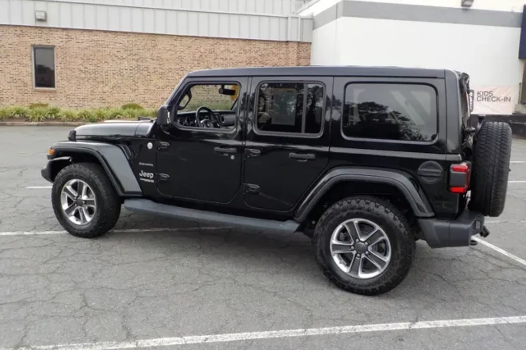 2019 Jeep Wrangler Unlimited Sahara photo 1