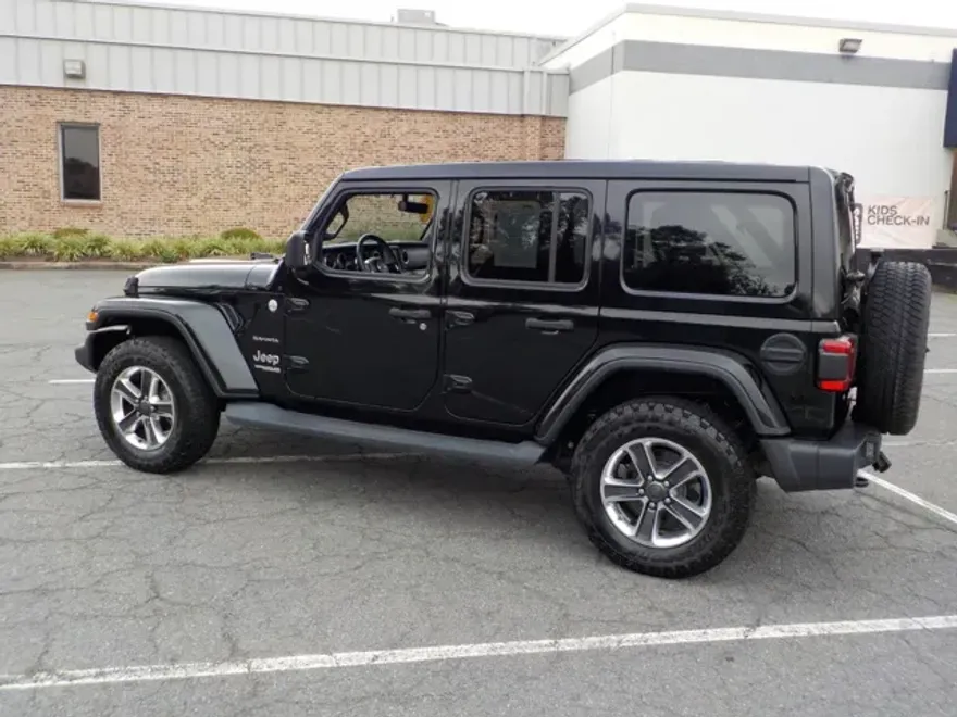 2019 Jeep Wrangler Unlimited Sahara photo 1