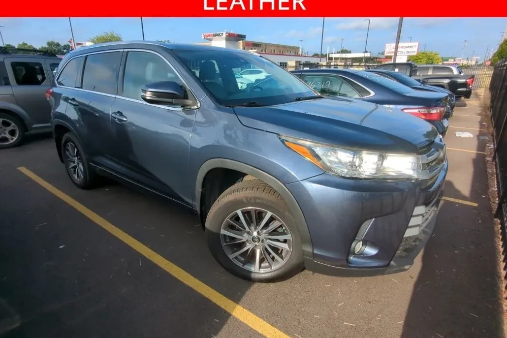 2017 Toyota Highlander XLE photo 1