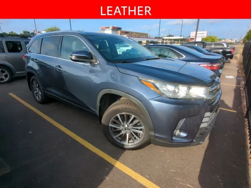2017 Toyota Highlander XLE photo 1