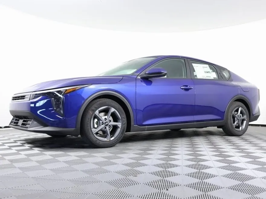 2025 Kia K4 LXS photo 1