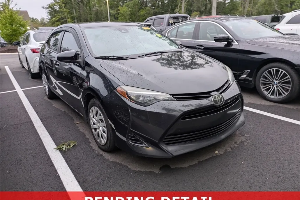 2018 Toyota Corolla LE photo 1
