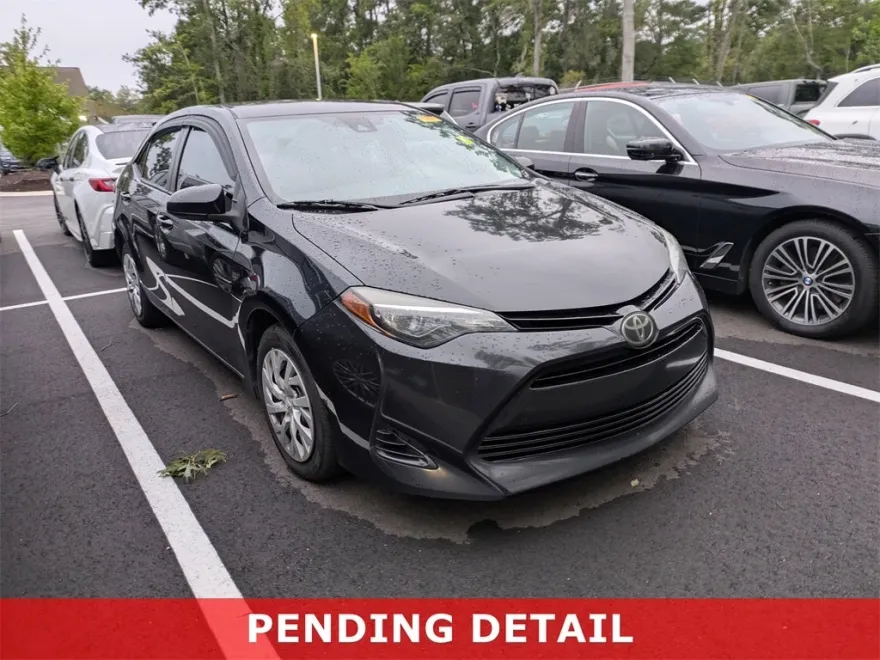 2018 Toyota Corolla LE photo 1
