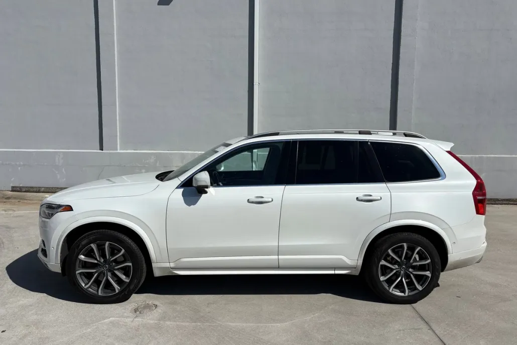 2018 Volvo XC90 Momentum photo 1