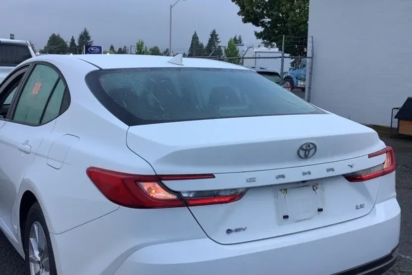 2025 Toyota Camry LE photo 1