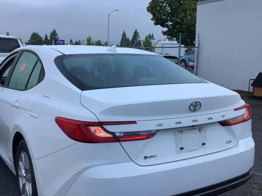 2025 Toyota Camry LE photo 1