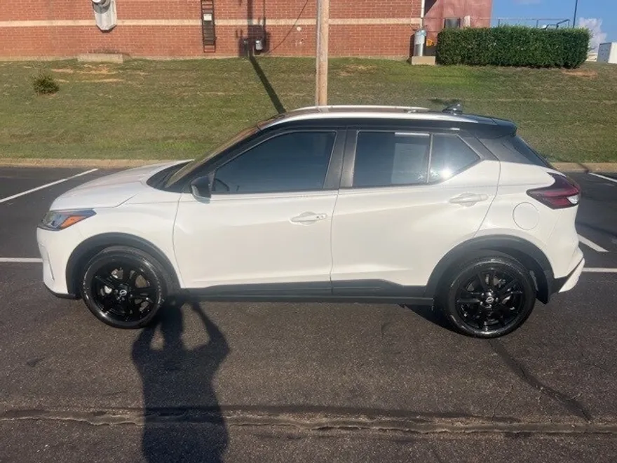 2024 Nissan Kicks SV photo 1