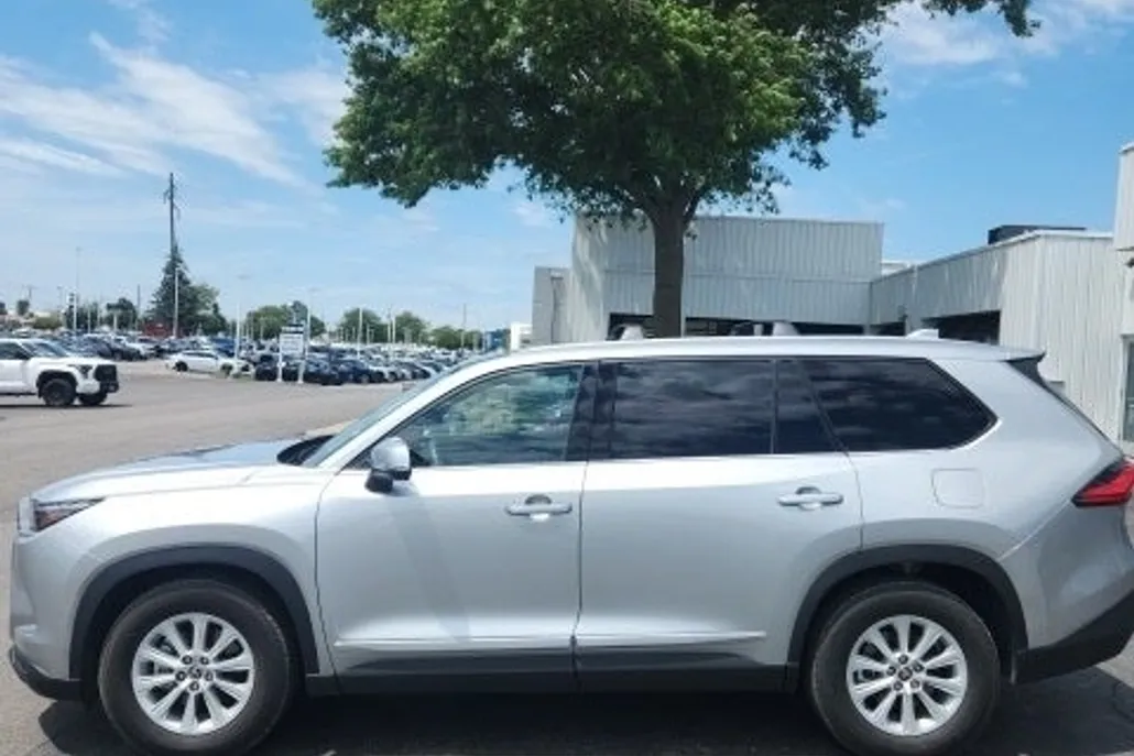 2024 Toyota Grand Highlander XLE photo 1