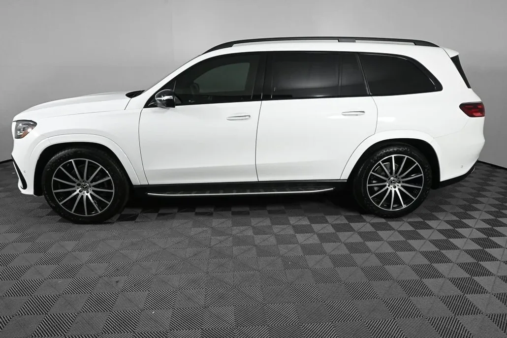 2024 Mercedes Benz GLS 450 4MATIC photo 1