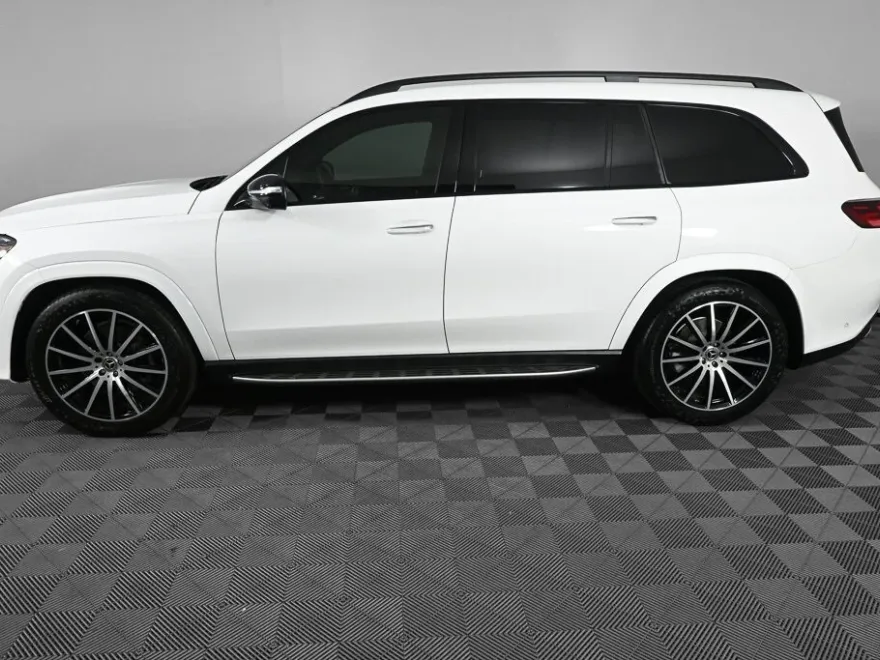 2024 Mercedes Benz GLS 450 4MATIC photo 1